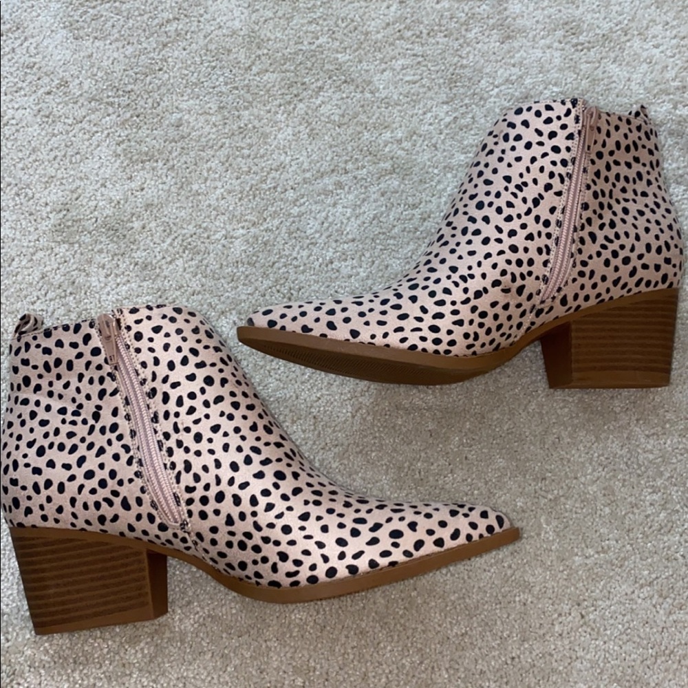 Leopard print pointed toe boots - Picture 3 of 3